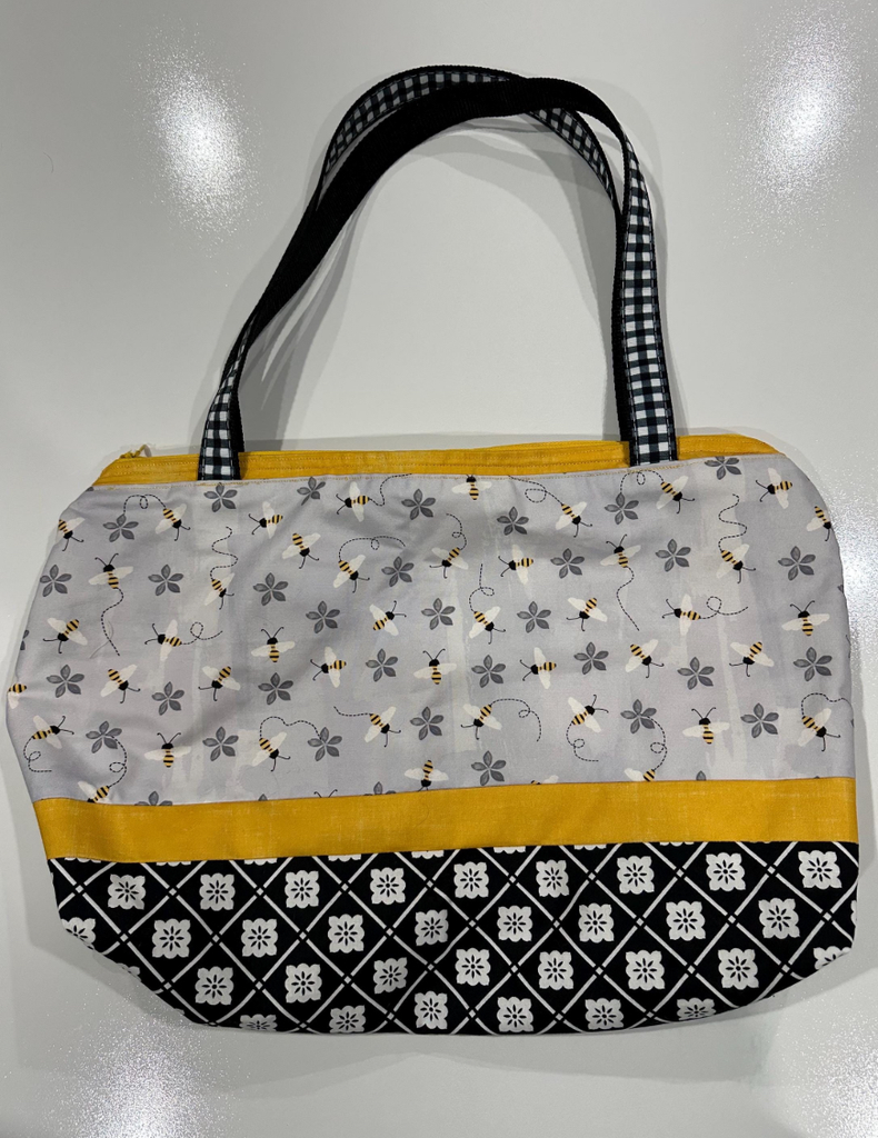 Bee with Yellow trim 18.5 x 13